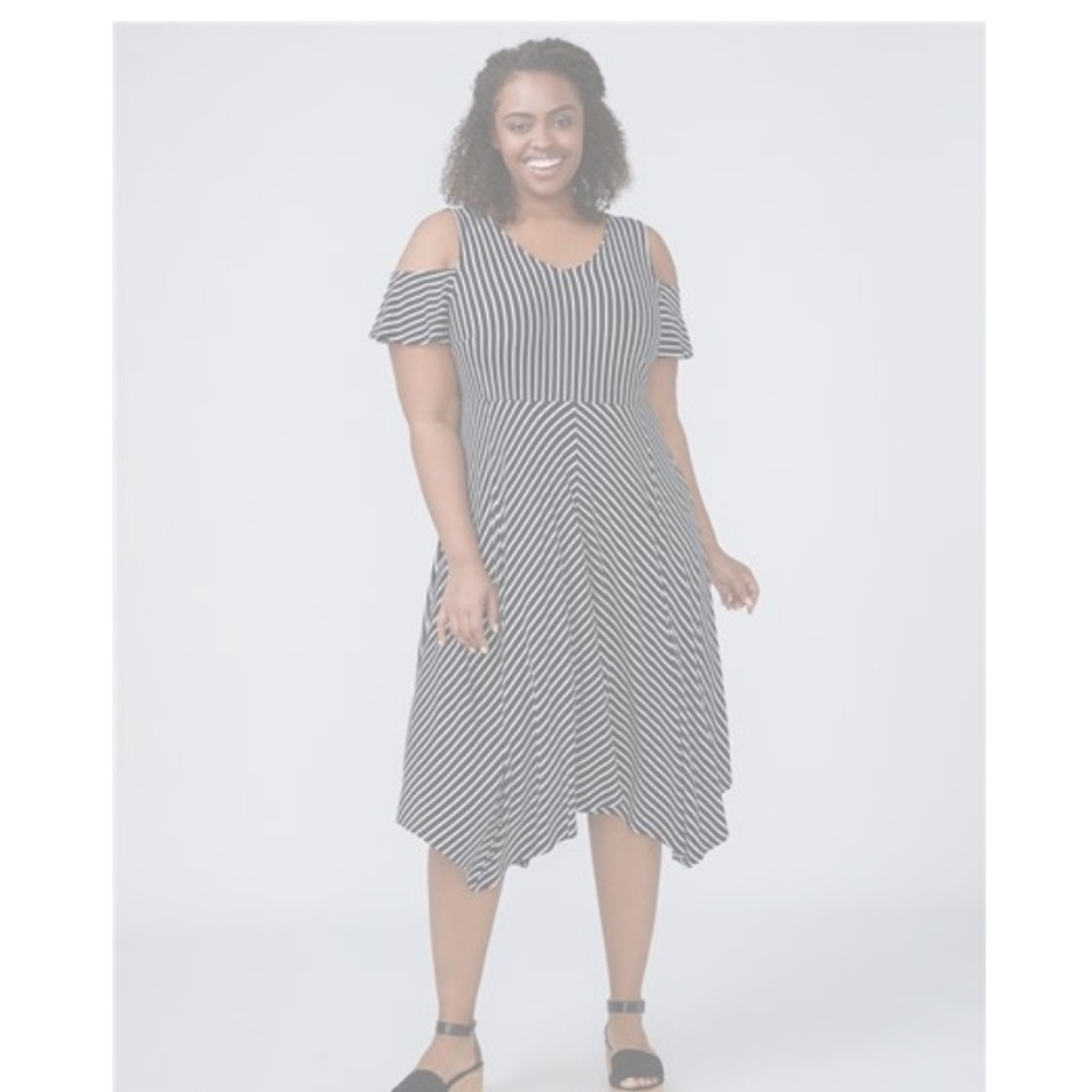 Cold shoulder maxi, mood, shark bite, size 22/24